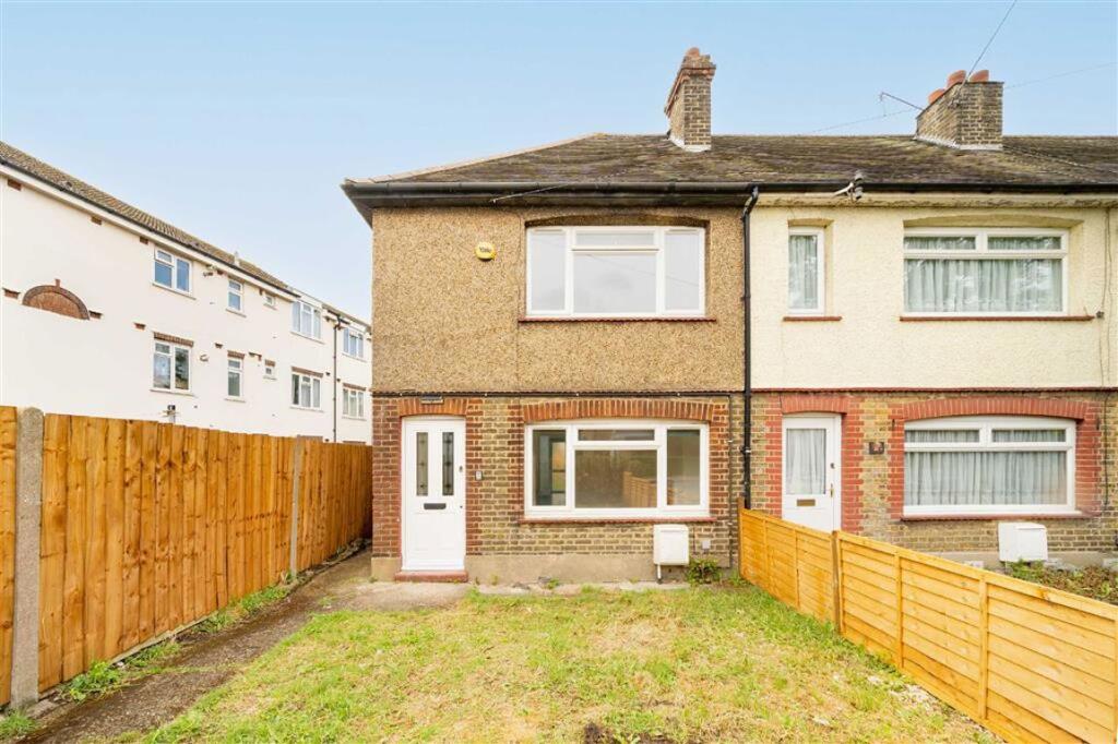 2 bed Detached for rent in Willesden. From Chelsea Square - Cricklewood