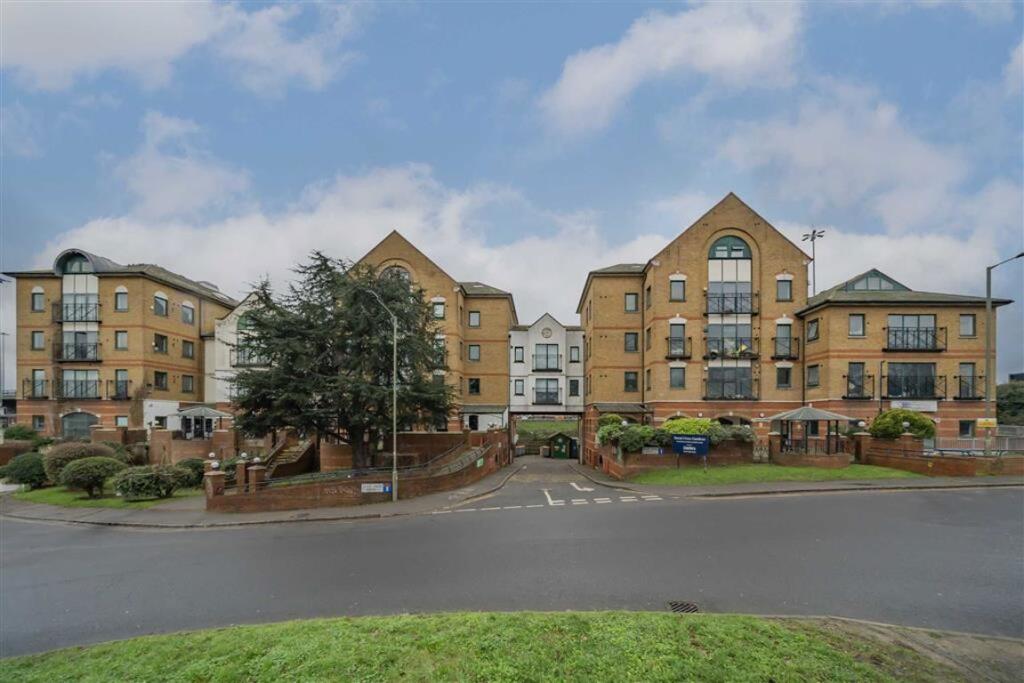 4 bed Studio for rent in Hendon. From Chelsea Square - Cricklewood