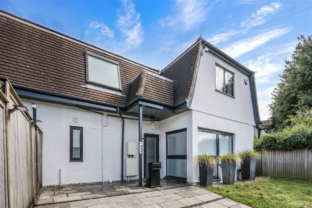 1 bed 1st Floor Flat for rent in Kenton. From Chelsea Square - Cricklewood