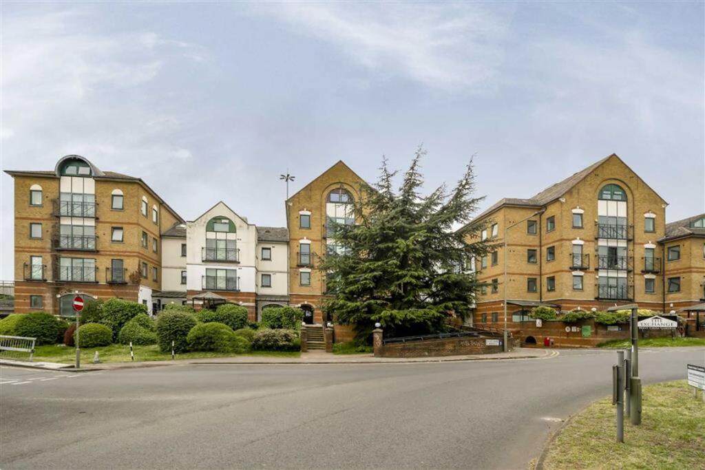 4 bed Studio for rent in Hendon. From Chelsea Square - Cricklewood