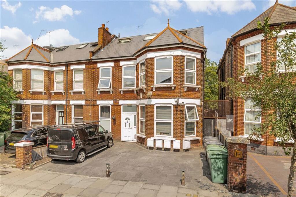 2 bed 1st Floor Flat for rent in Willesden. From Chelsea Square - Cricklewood 2 bed 1st Floor Flat for rent in Willesden. From Chelsea Square - Cricklewood