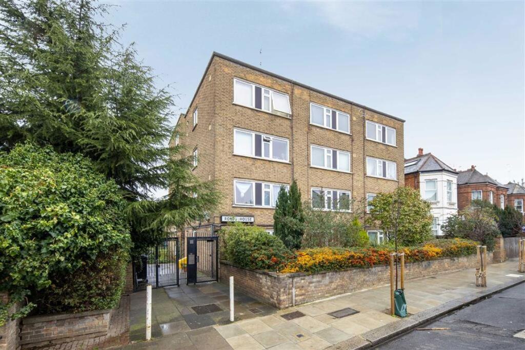 1 bed 1st Floor Flat for rent in Willesden. From Chelsea Square - Cricklewood