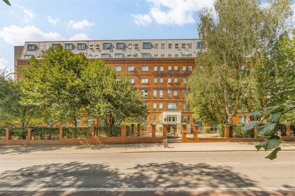 2 bed 1st Floor Flat for rent in Willesden. From Chelsea Square - Cricklewood