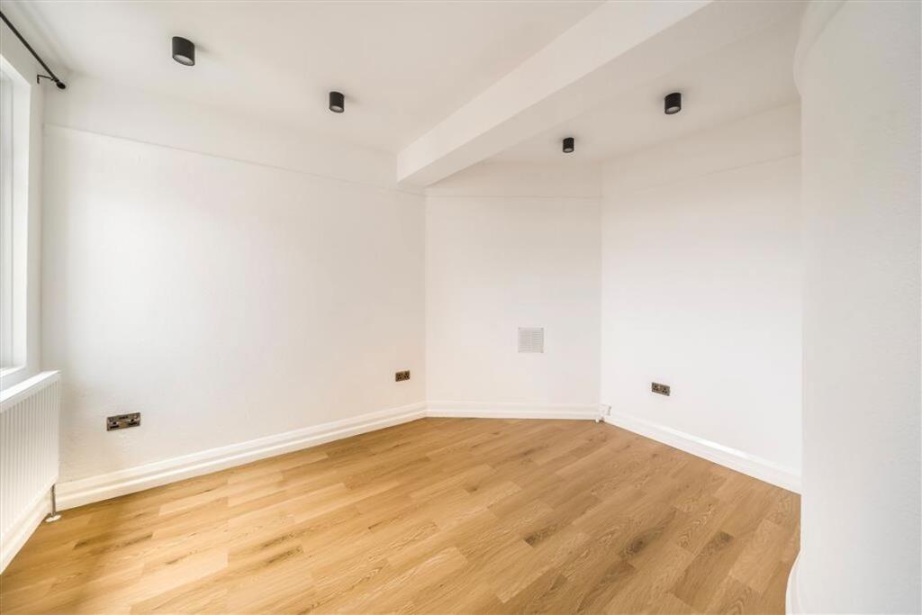 2 bed 1st Floor Flat for rent in London. From Chelsea Square - Cricklewood