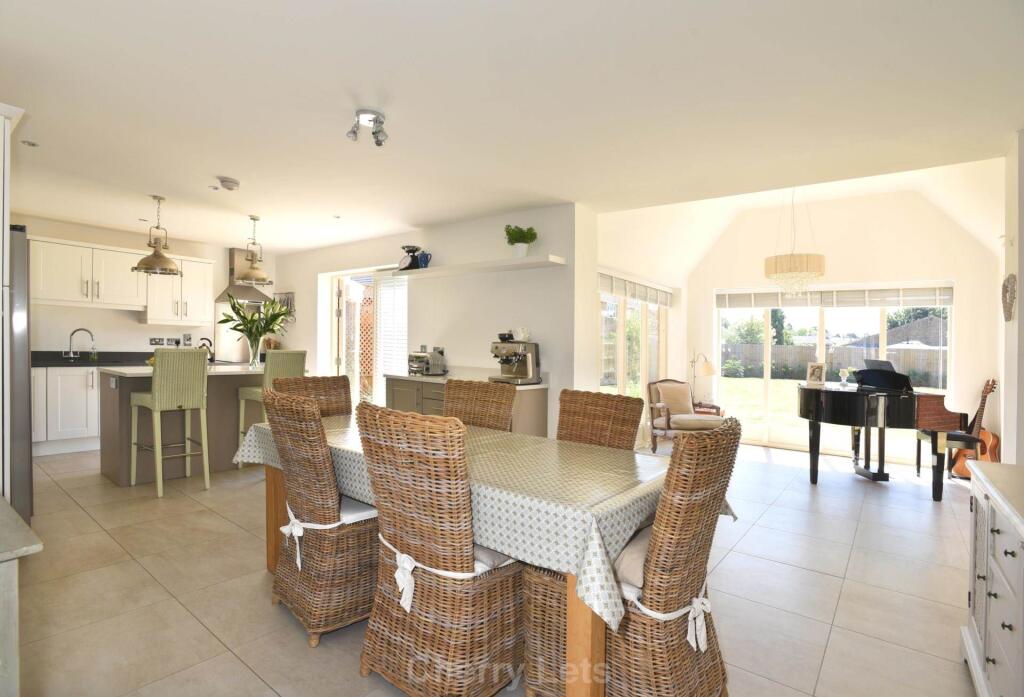 5 bed Detached for rent in Kings Sutton. From Cherry Lets Ltd - Deddington