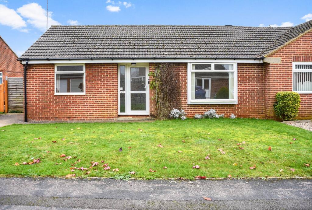 2 bed Semi-detached bungalow for rent in Banbury. From Cherry Lets Ltd - Deddington 2 bed Semi-detached bungalow for rent in Banbury. From Cherry Lets Ltd - Deddington