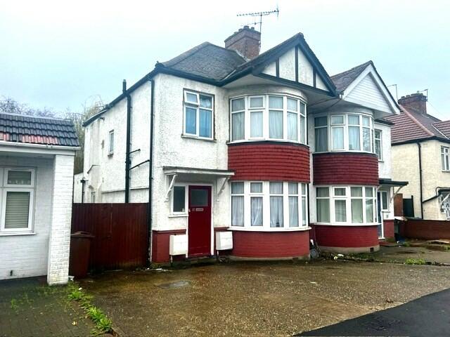 2 bed House (unspecified) for rent in Harrow. From Christopher Edwards - Rayners Lane - Pinner