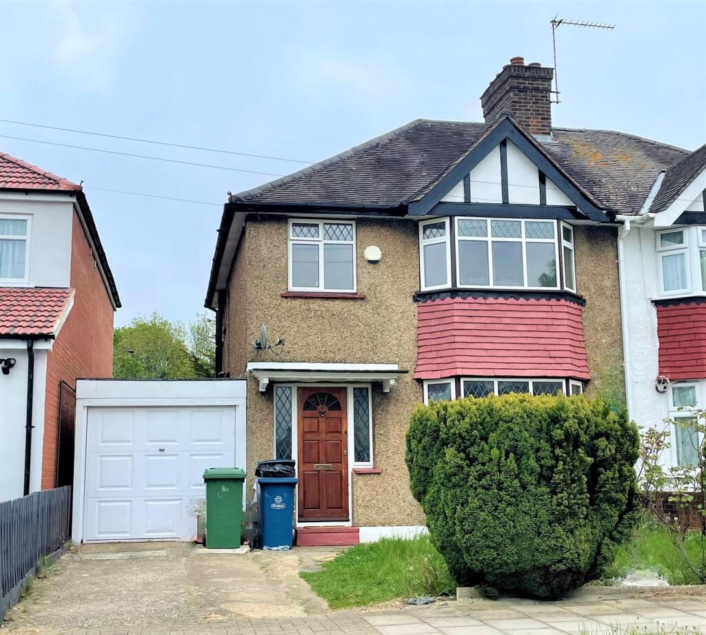 3 bed Semi Detached for rent in Harrow. From Christopher Edwards - Rayners Lane - Pinner 3 bed Semi Detached for rent in Harrow. From Christopher Edwards - Rayners Lane - Pinner