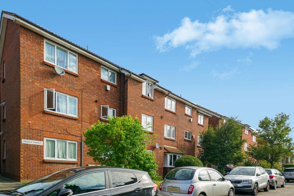 1 bed 1st Floor Flat for rent in Harrow. From Christopher Edwards - Rayners Lane - Pinner