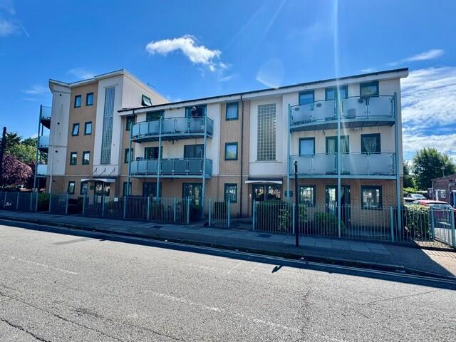 2 bed 1st Floor Flat for rent in Harrow. From Christopher Edwards - Rayners Lane - Pinner