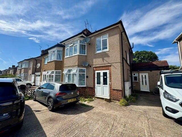 2 bed Annexe for rent in Pinner. From Christopher Edwards - Rayners Lane - Pinner