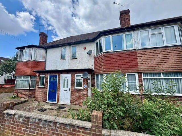 2 bed 1st Floor Flat for rent in Harrow. From Christopher Edwards - Rayners Lane - Pinner