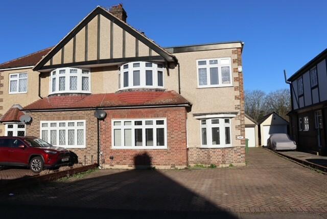 5 bed Chalet Style for rent in Sidcup. From Christopher Russell - Sidcup - The Oval