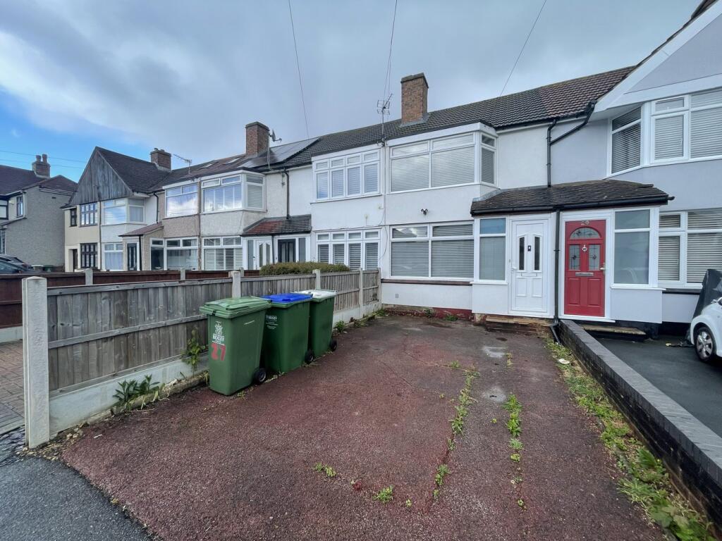 2 bed Mid Terraced House for rent in Sidcup. From Christopher Russell - Sidcup - The Oval