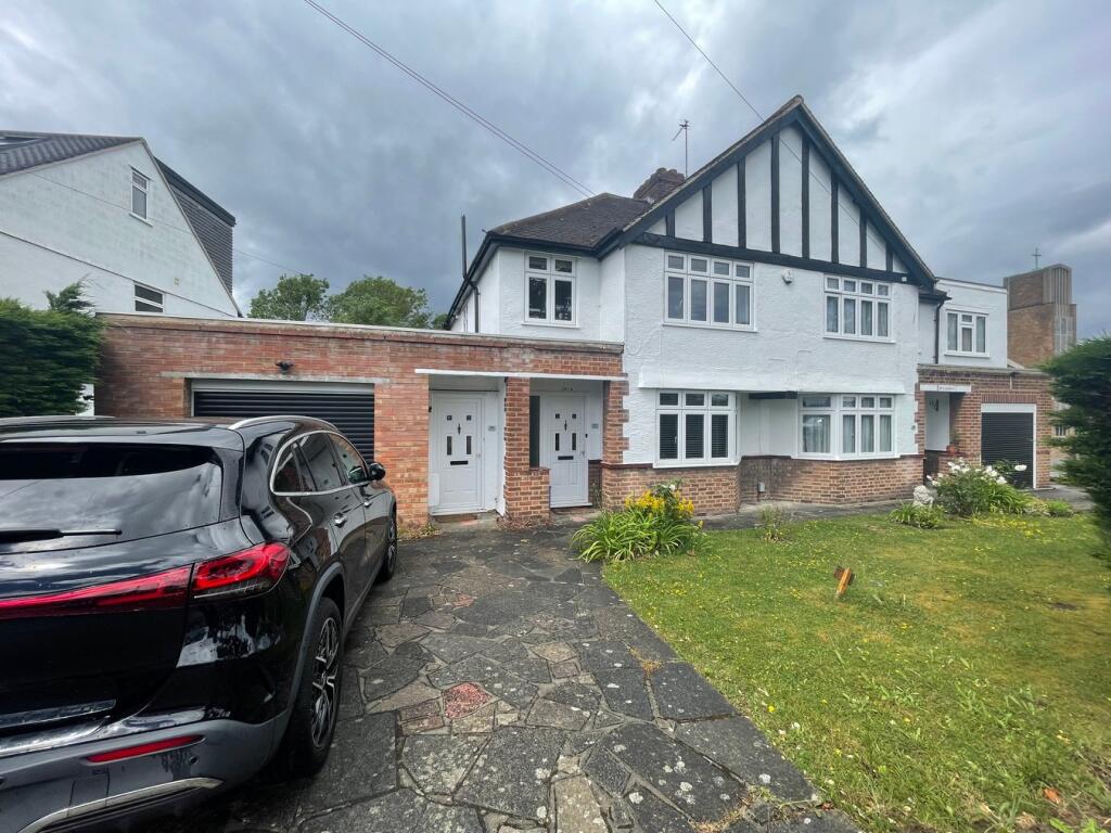 1 bed 1st Floor Flat for rent in Locksbottom. From Christopher Russell - Sidcup - The Oval