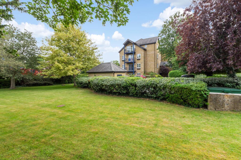 2 bed 1st Floor Flat for rent in Keston Mark. From Christopher Russell - Sidcup - The Oval