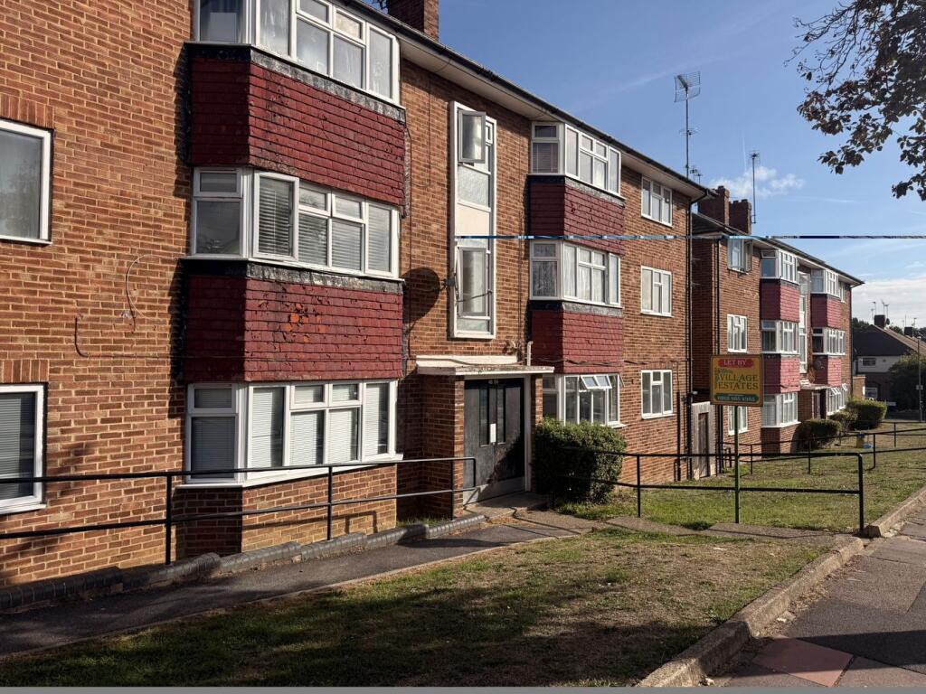 3 bed 1st Floor Flat for rent in North Cray. From Christopher Russell - Sidcup - The Oval 3 bed 1st Floor Flat for rent in North Cray. From Christopher Russell - Sidcup - The Oval