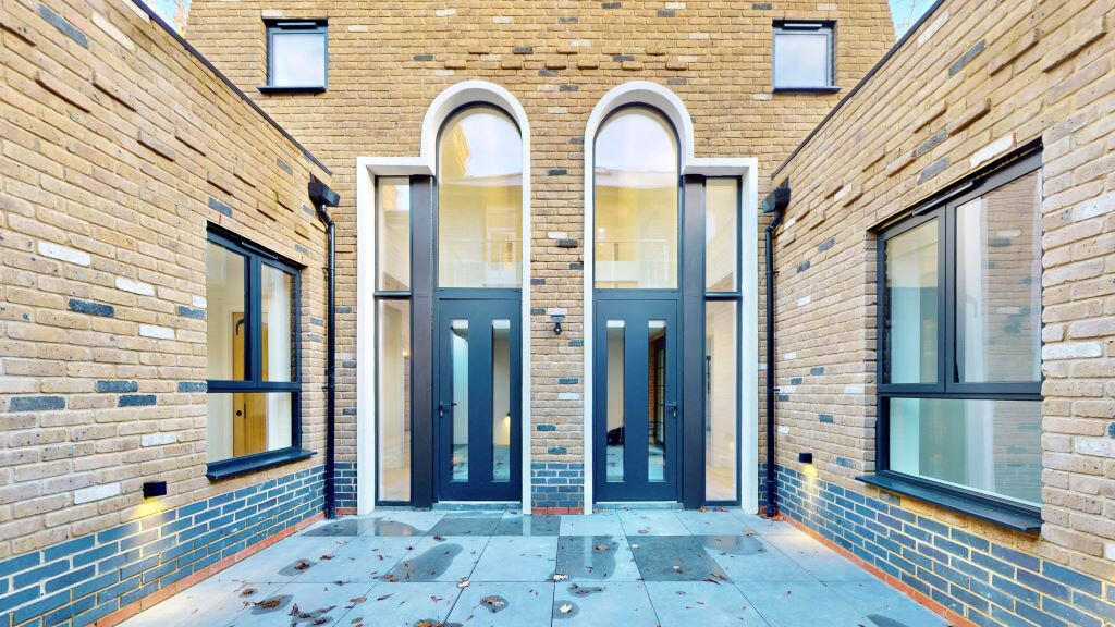 2 bed Duplex for rent in London. From Circa Residential Property - South Woodford
