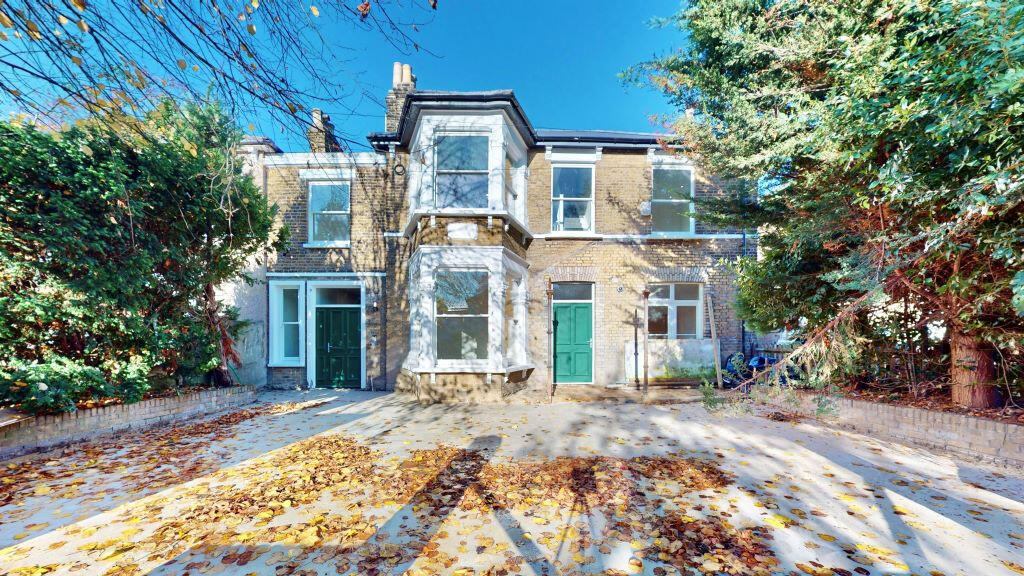 4 bed Duplex for rent in London. From Circa Residential Property - South Woodford