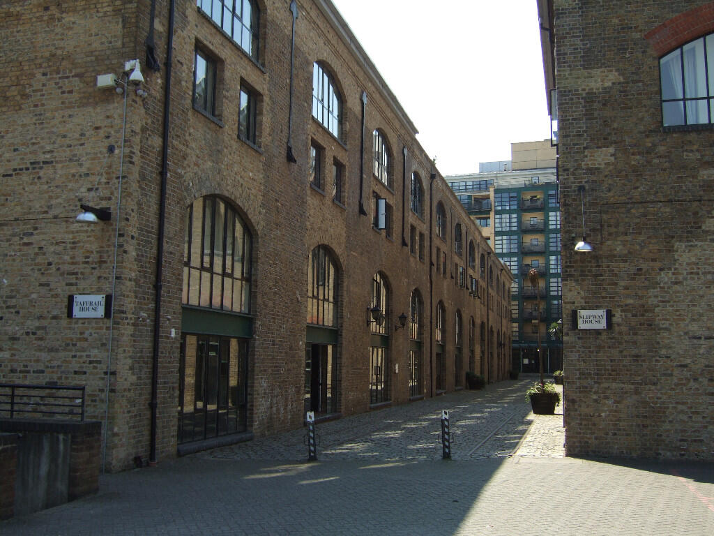 1 bed Apartment for rent in Poplar. From Circa Residential Property - South Woodford
