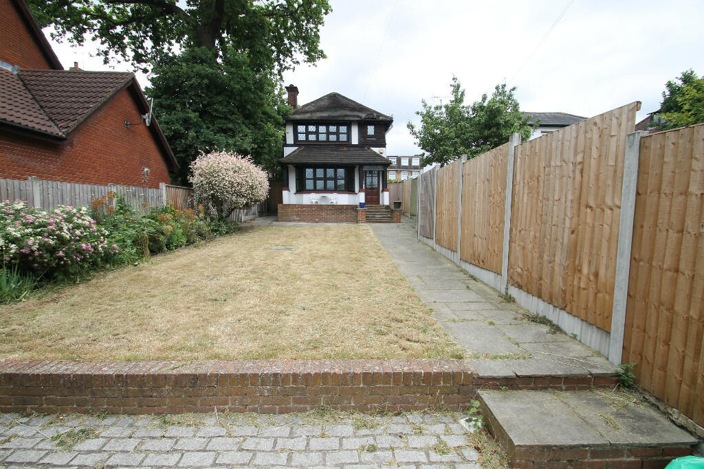 2 bed Detached for rent in Woodford. From Circa Residential Property - South Woodford