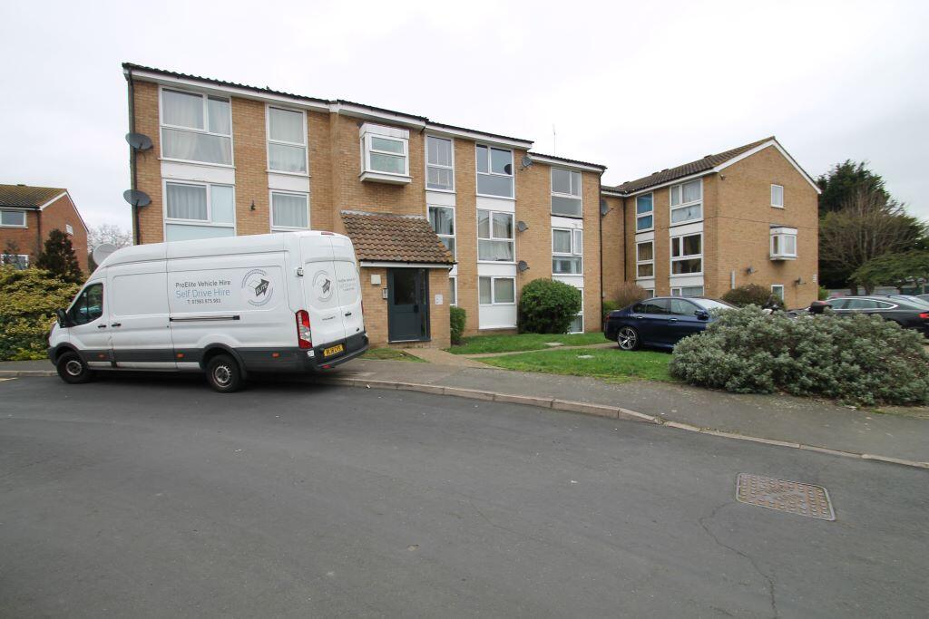 3 bed 1st Floor Flat for rent in Chigwell. From Circa Residential Property - South Woodford
