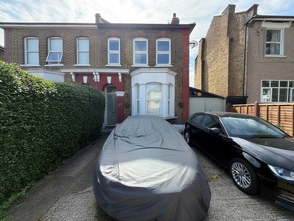 1 bed 1st Floor Flat for rent in Wanstead. From Circa Residential Property - South Woodford