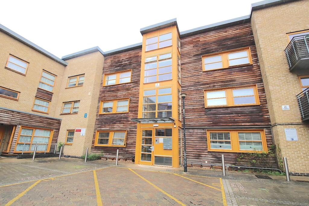 3 bed 1st Floor Flat for rent in London. From CITY REALTOR LIMITED - London