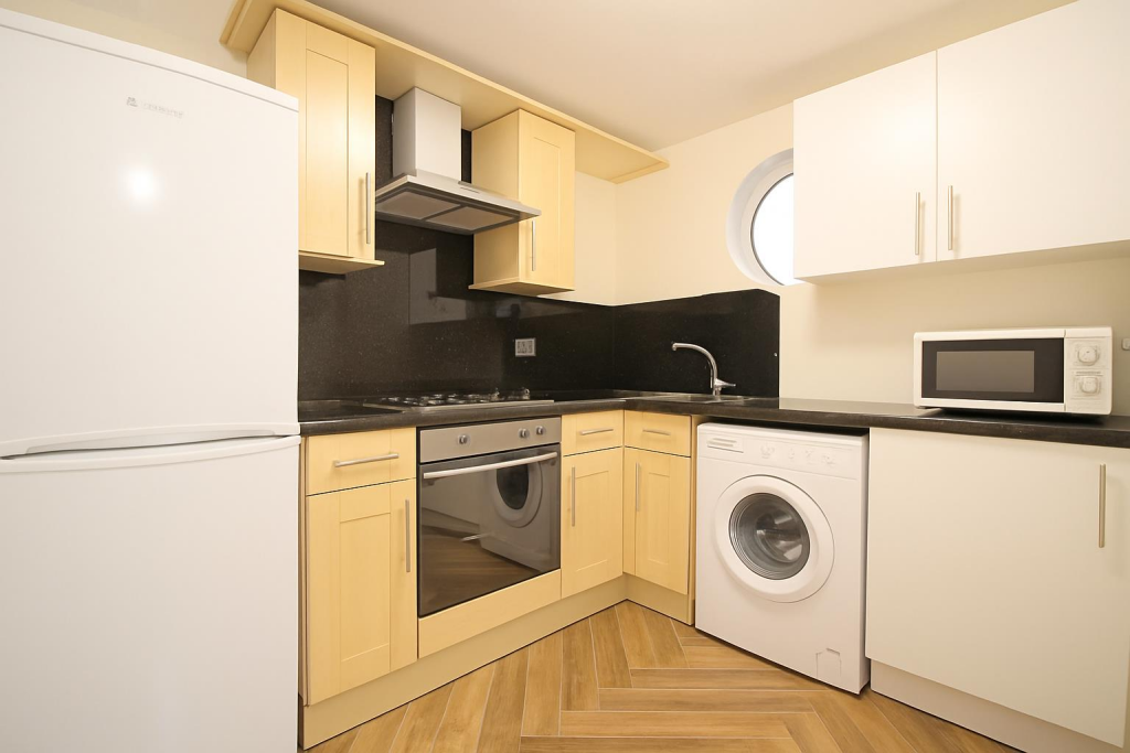 3 bed 1st Floor Flat for rent in London. From CITY REALTOR LIMITED - London