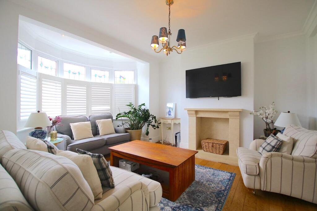 4 bed Detached for rent in Ilford. From CITY REALTOR LIMITED - London 4 bed Detached for rent in Ilford. From CITY REALTOR LIMITED - London