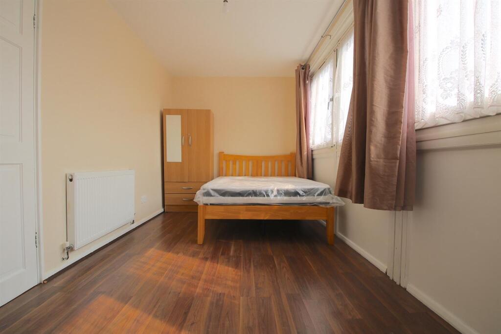 3 bed 1st Floor Flat for rent in Stepney. From CITY REALTOR LIMITED - London