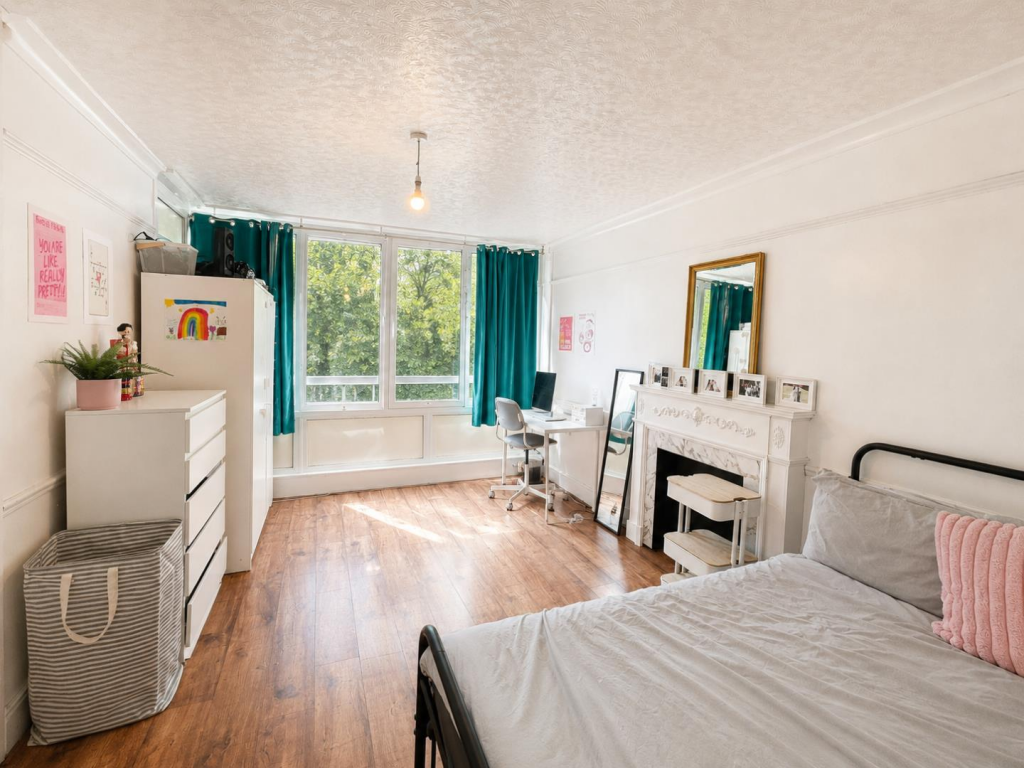 4 bed 1st Floor Flat for rent in Bow. From CITY REALTOR LIMITED - London 4 bed 1st Floor Flat for rent in Bow. From CITY REALTOR LIMITED - London