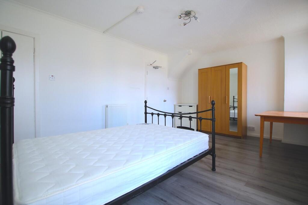 4 bed 1st Floor Flat for rent in Bow. From CITY REALTOR LIMITED - London