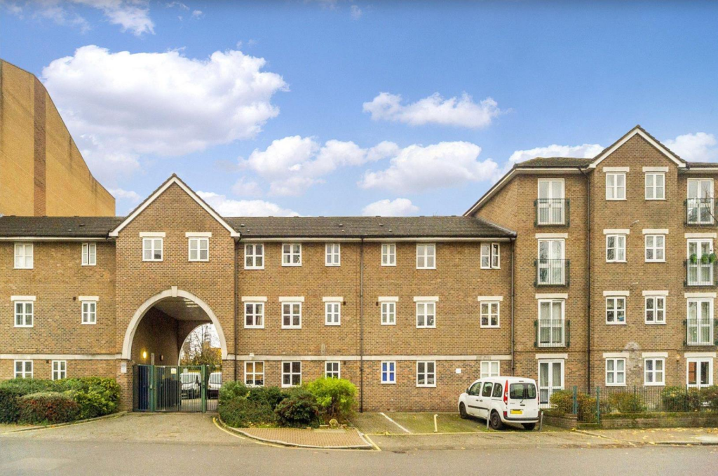3 bed 1st Floor Flat for rent in London. From CITY REALTOR LIMITED - London