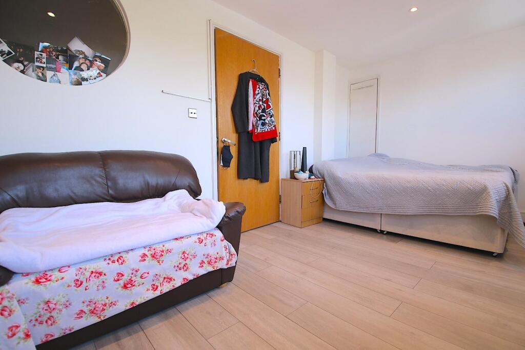 3 bed 1st Floor Flat for rent in London. From CITY REALTOR LIMITED - London