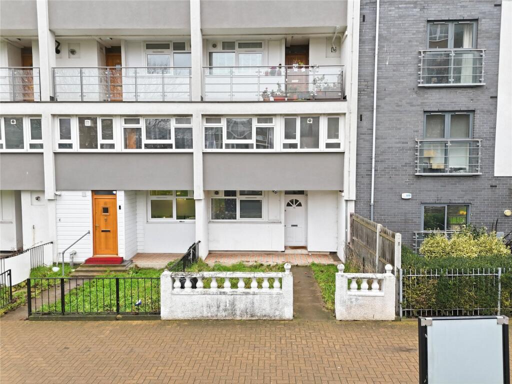 3 bed Duplex for rent in Bow. From Claremont Estates - London