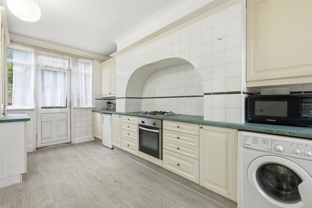 3 bed Mid Terraced House for rent in Poplar. From Claremont Estates - London