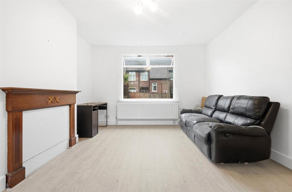 3 bed Mid Terraced House for rent in London. From Claremont Estates - London 3 bed Mid Terraced House for rent in London. From Claremont Estates - London