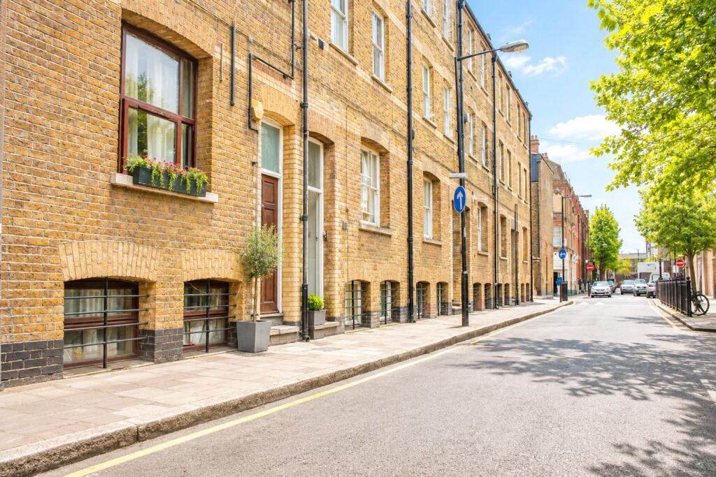 4 bed Duplex for rent in Stepney. From Claremont Estates - London 4 bed Duplex for rent in Stepney. From Claremont Estates - London