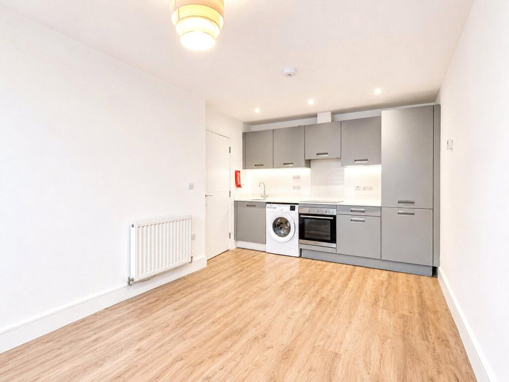 2 bed Apartment for rent in Roydon. From Claremont Estates - London
