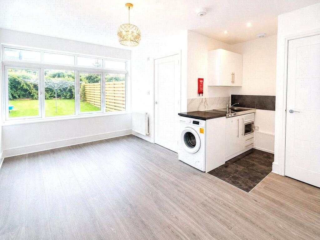4 bed Apartment for rent in Roydon. From Claremont Estates - London