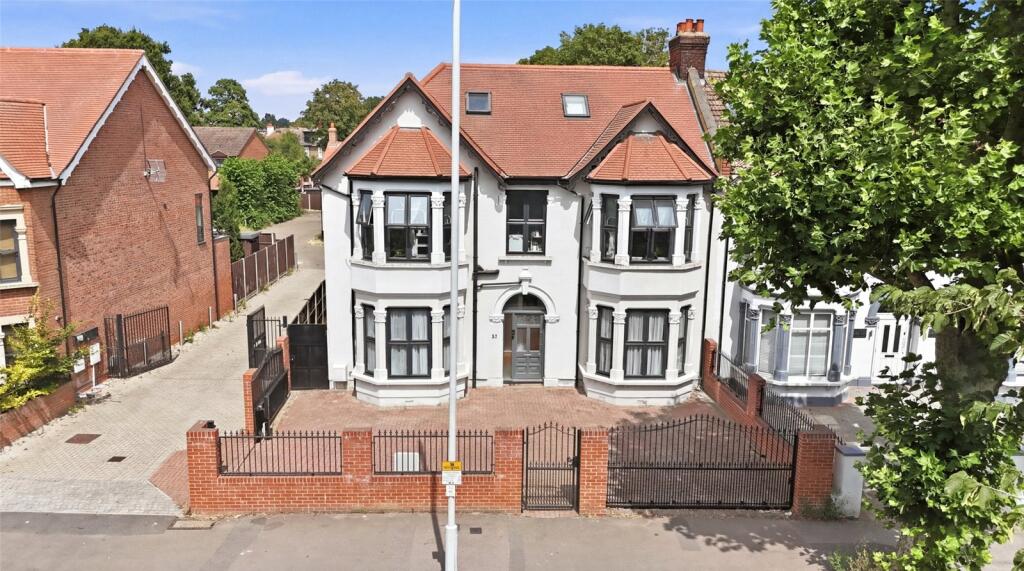 4 bed Apartment for rent in Ilford. From Claremont Estates - London