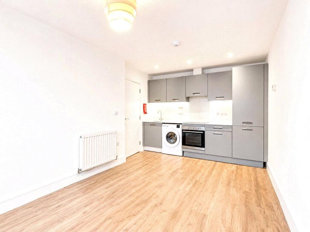 2 bed Apartment for rent in Roydon. From Claremont Estates - London