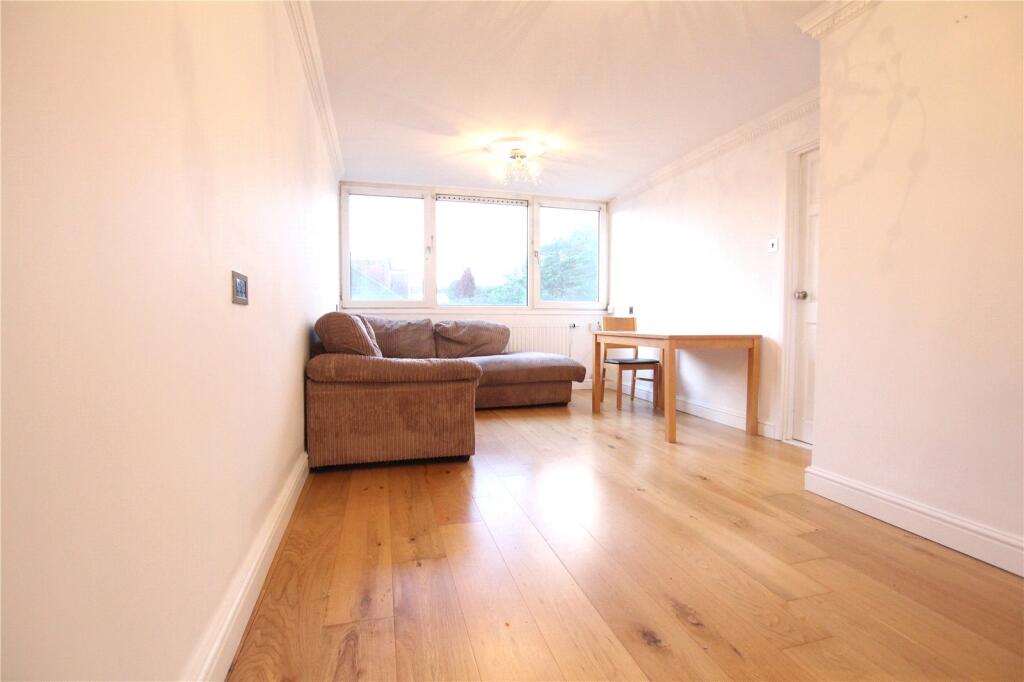2 bed Apartment for rent in Woodford. From Claremont Estates - London
