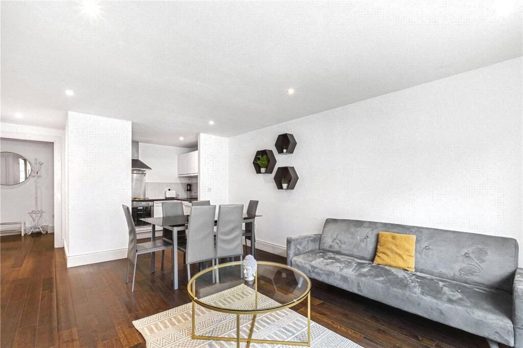 2 bed Apartment for rent in Stepney. From Claremont Estates - London