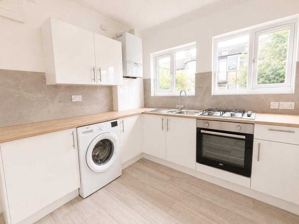 3 bed Mid Terraced House for rent in London. From Claremont Estates - London 3 bed Mid Terraced House for rent in London. From Claremont Estates - London