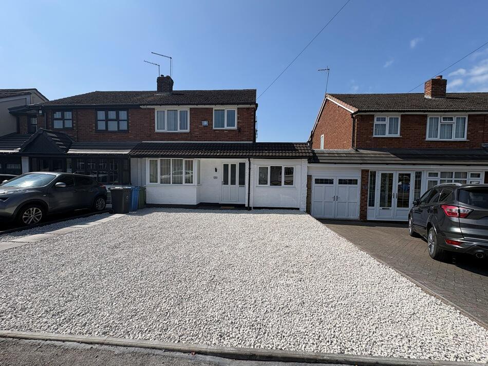 4 bed Detached for rent in Cheslyn Hay. From Chariot Estates - Burntwood