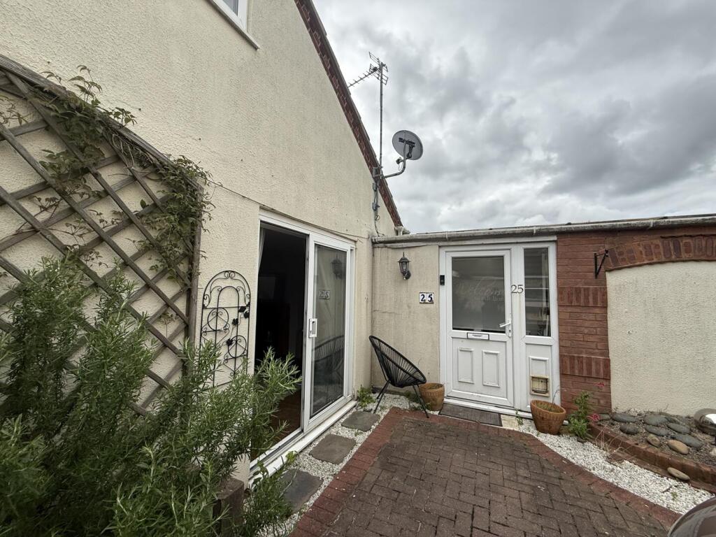 2 bed Apartment for rent in Cannock. From Chariot Estates - Burntwood 2 bed Apartment for rent in Cannock. From Chariot Estates - Burntwood