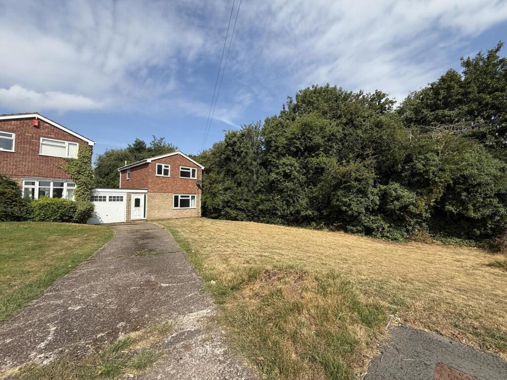 3 bed Link detached for rent in Burntwood. From Chariot Estates - Burntwood 3 bed Link detached for rent in Burntwood. From Chariot Estates - Burntwood