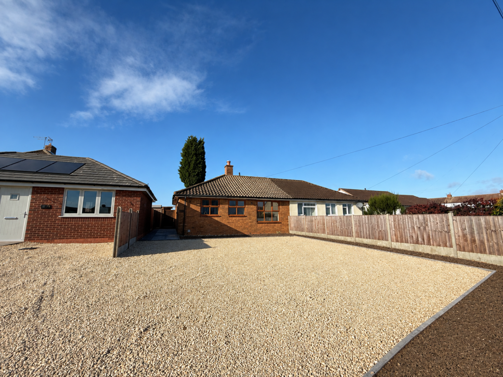 2 bed Semi-detached bungalow for rent in Handsacre. From Chariot Estates - Burntwood